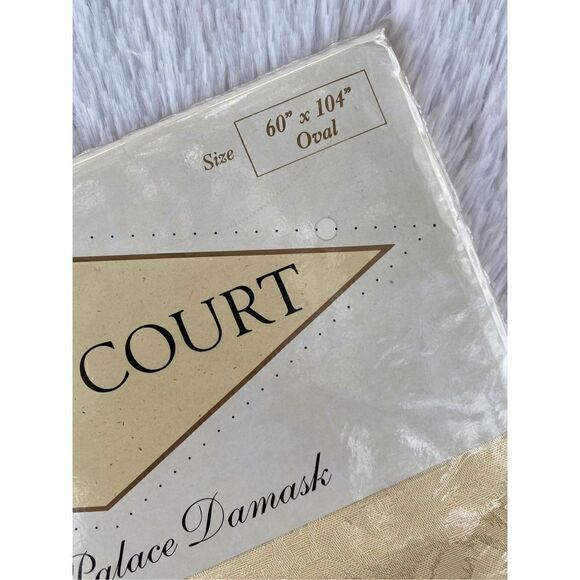NWT Wilton Court Vintage 60"X104" Oval Buttercream Floral Print Tableclo… - Picture 4 of 8